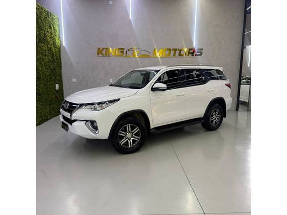 TOYOTA HILUX SW4 2.7 SR 7 LUGARES 4X2 16V FLEX 4P AUTOMÁTICO TOYOTA HILUX SW4 2.7 SR 7 LUGARES 4X2 16V FLEX 4P AUTOMÁTICO